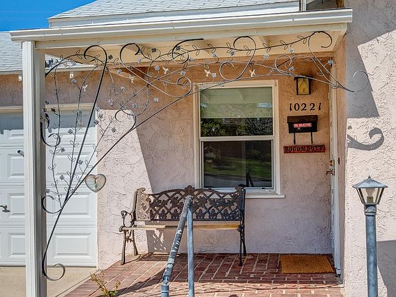 4th image of 10221 Odell Ave