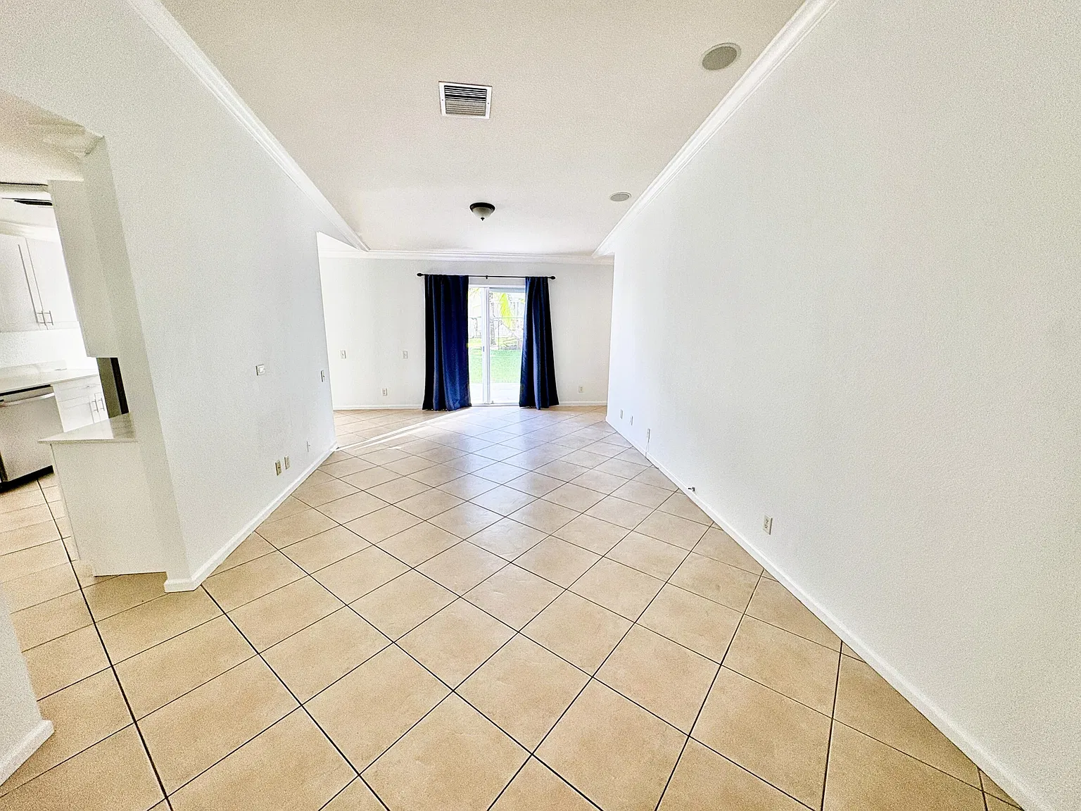 3 bed, 2.0 bath, 1695 sqft, $3,200 — Photo 3