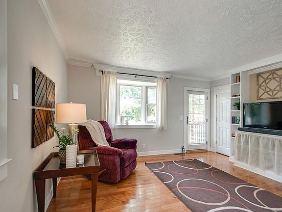 4th image of 208 Ash Dr