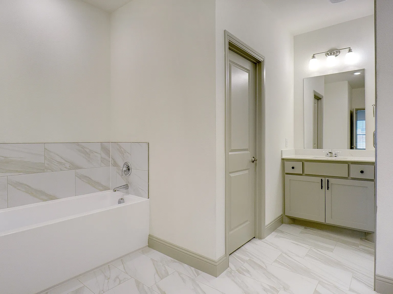 4 bed, 2900 sqft, $2,900 — Photo 4