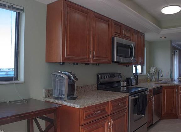 3rd image of 2711 1st St APT 501
