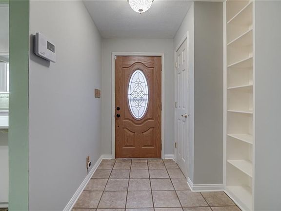 5th image of 7315 Lindenwood Dr