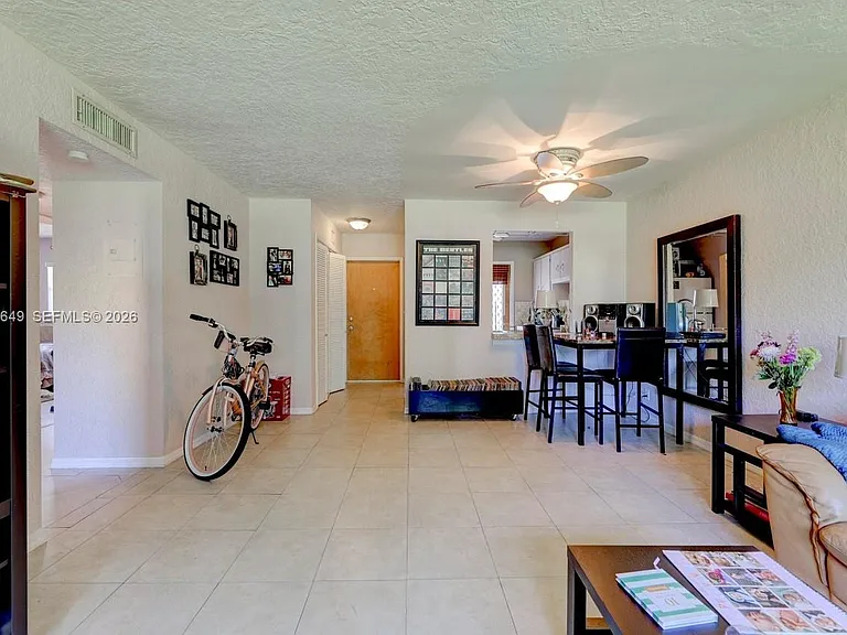 610 SE 2nd Ave #L8 — Photo 3