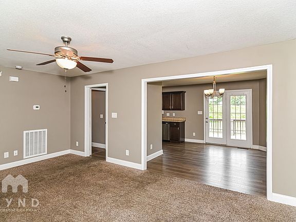 5th image of 619 Woodhaven Dr