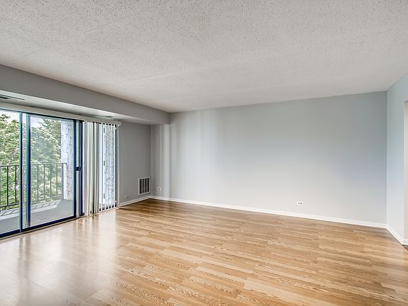 5th image of 450 Plum Creek Dr APT 404