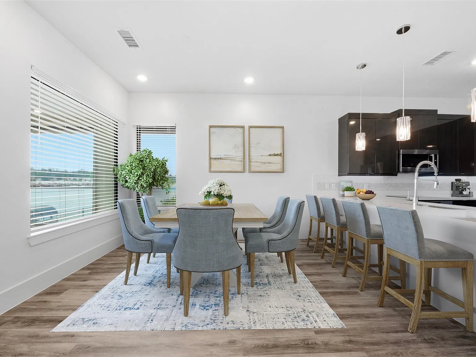 3 bed, 2.5 bath, 1617 sqft, $3,900 — Photo 3