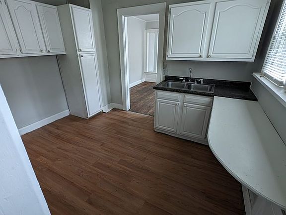 4th image of 330 S Rural St