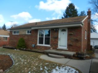 1041 Hampton Rd, Mount Clemens, MI 48043