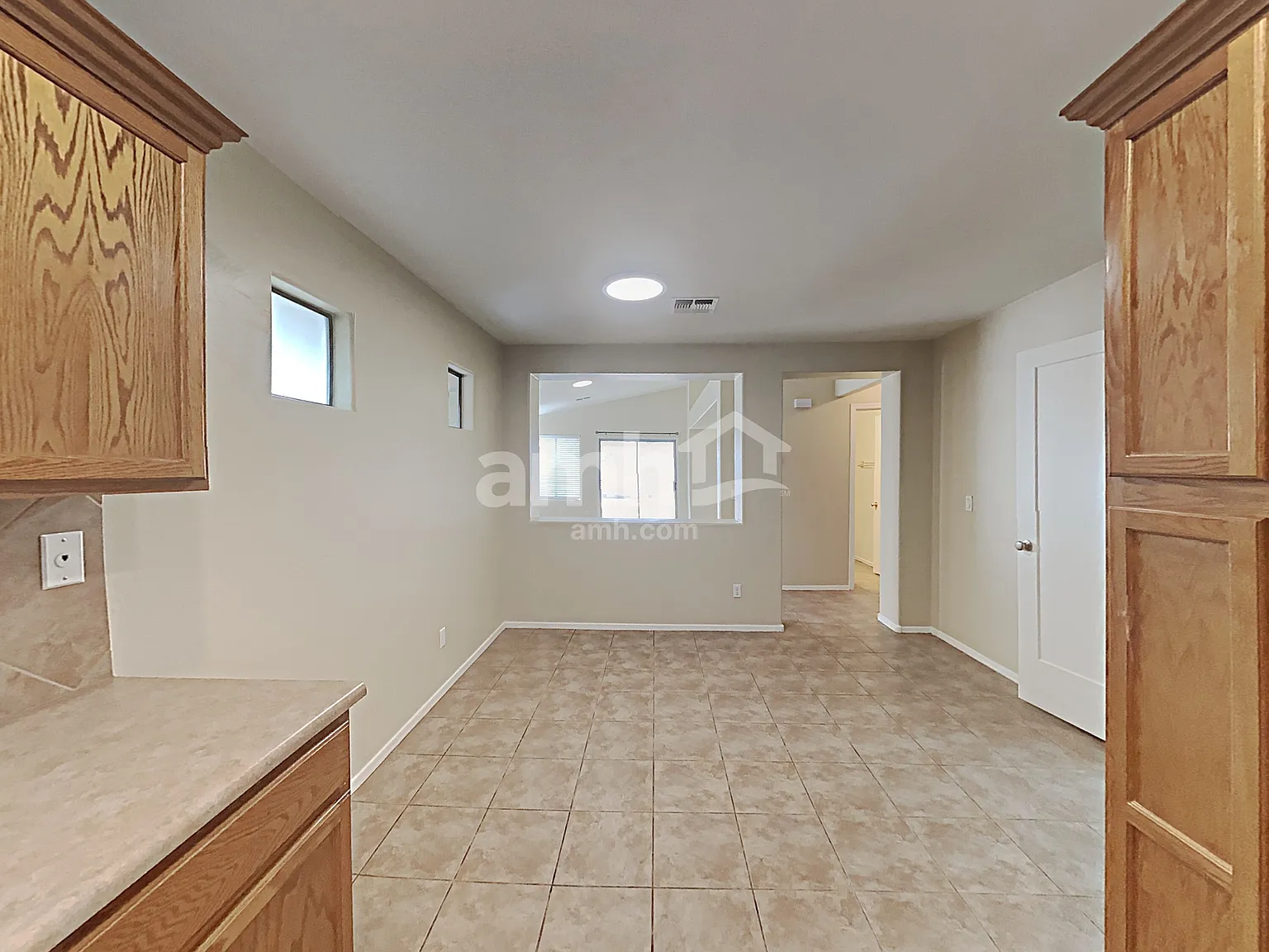 3 bed, 2.0 bath, 1387 sqft, $1,945 — Photo 4