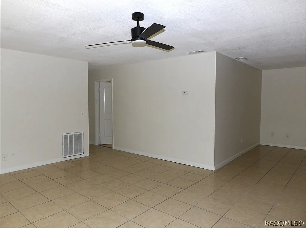 3 bed, 1392 sqft, $1,850 — Photo 4