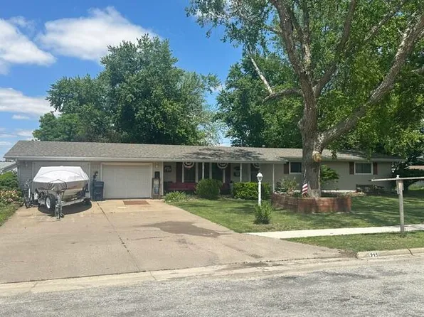 215 W Prairie St, Wilton, IA 52778