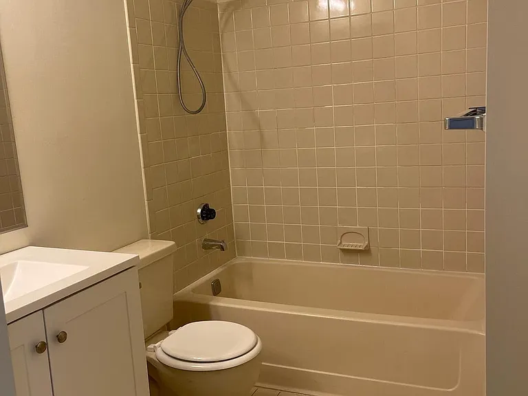 1216 Ravens Crest Dr — Photo 9