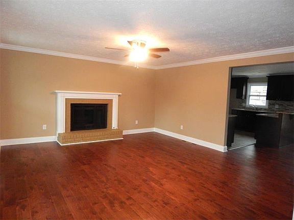 2nd image of 220 Machelle Ln