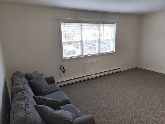 4th image of 83 Belair Dr #83