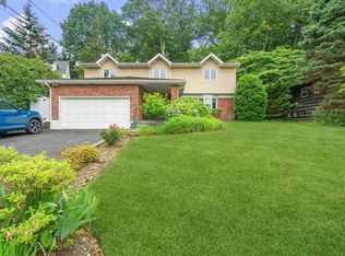 44 Sandy Hollow Rd, Port Washington, NY 11050
