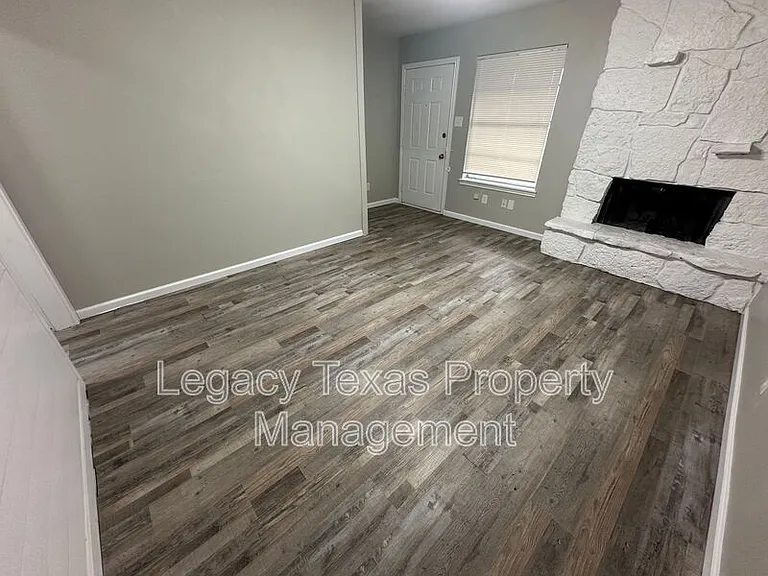 1608 Sun Valley Dr #D — Photo 1