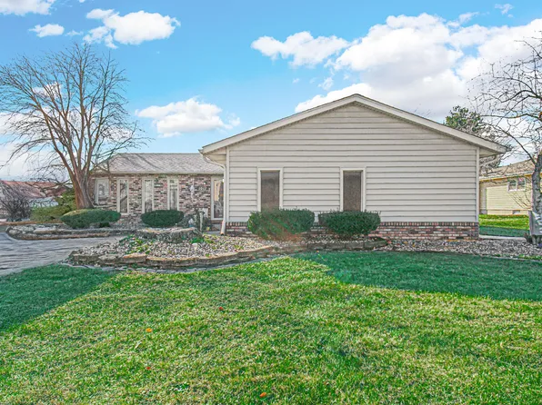 1017 Spruce Dr, Schererville, IN 46375