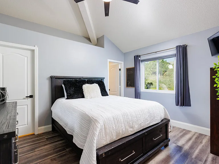 22501 Birchcrest — Photo 32