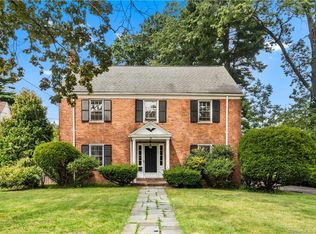 41 Foxcroft Rd, West Hartford, CT 06119