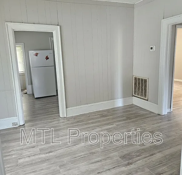 211 N King St — Photo 2