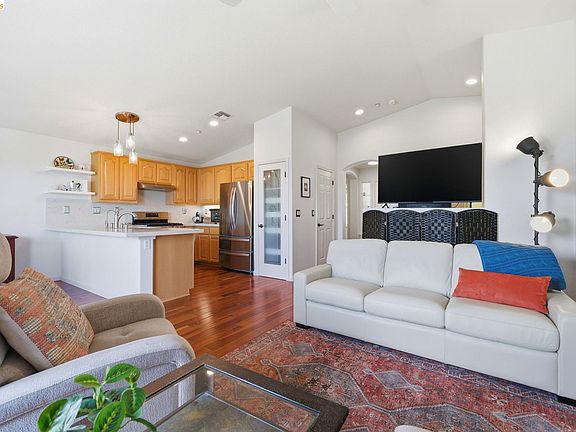 5th image of 1024 Diamante Dr