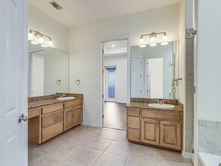 14910 Leeward Dr — Photo 20
