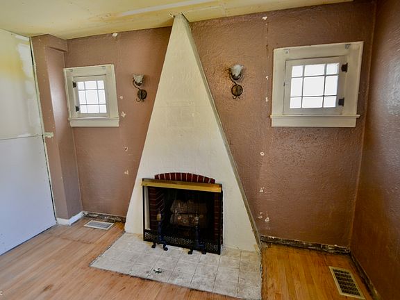 5th image of 4949 Crittenden Ave
