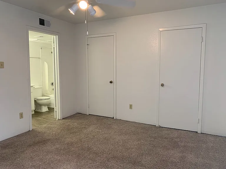 Emerald Cove Apartments — Photo 46