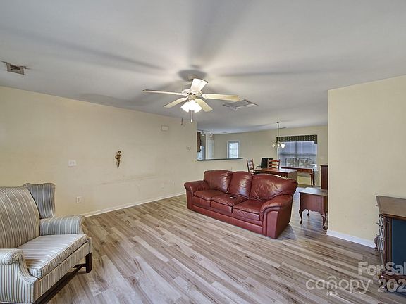 3rd image of 6815 City View Dr