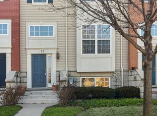 122 Town Center Blvd, Gilberts, IL 60136