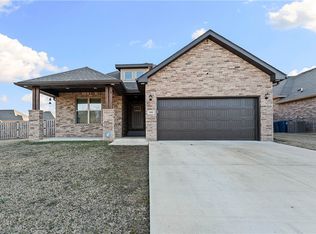 2401 Lock Ln, Pea Ridge, AR 72751