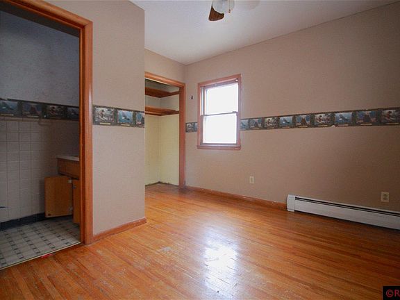5th image of 110 E Flynn St