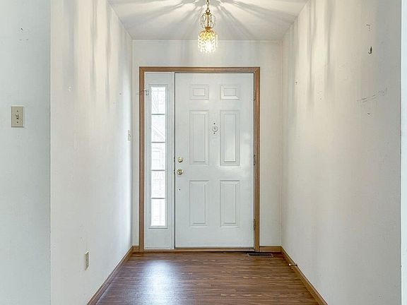 4th image of 808 Crescent Oaks Ct