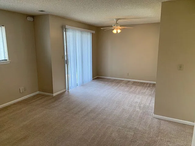 The Retreat at Woodlands Apartments — Photo 32