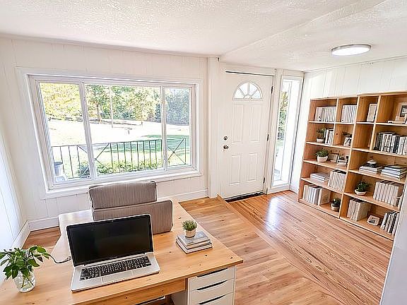 Entry/Office area