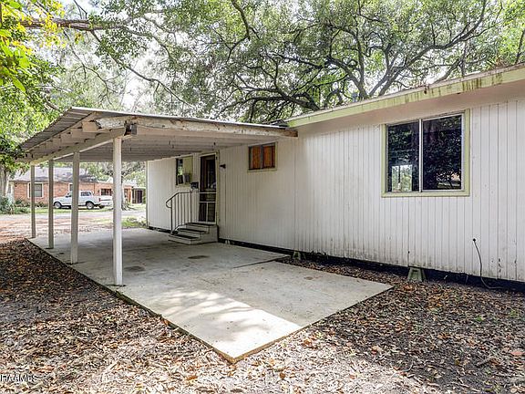 3rd image of 615 1/2 Texas St