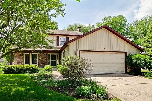 1st image of 8 S Deerpath Dr
