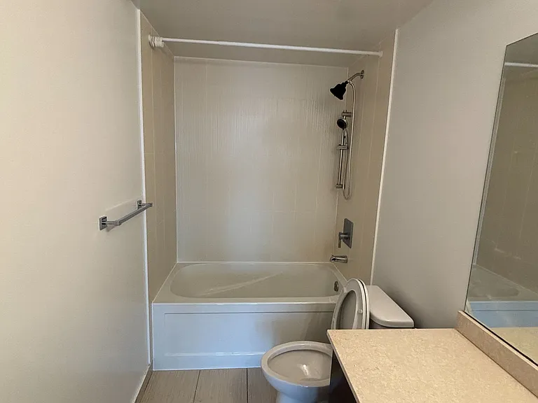 7165 Yonge St #Penthouse 108 — Photo 11