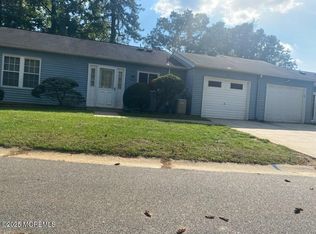 733B Chatham Ln, Manchester, NJ 08759