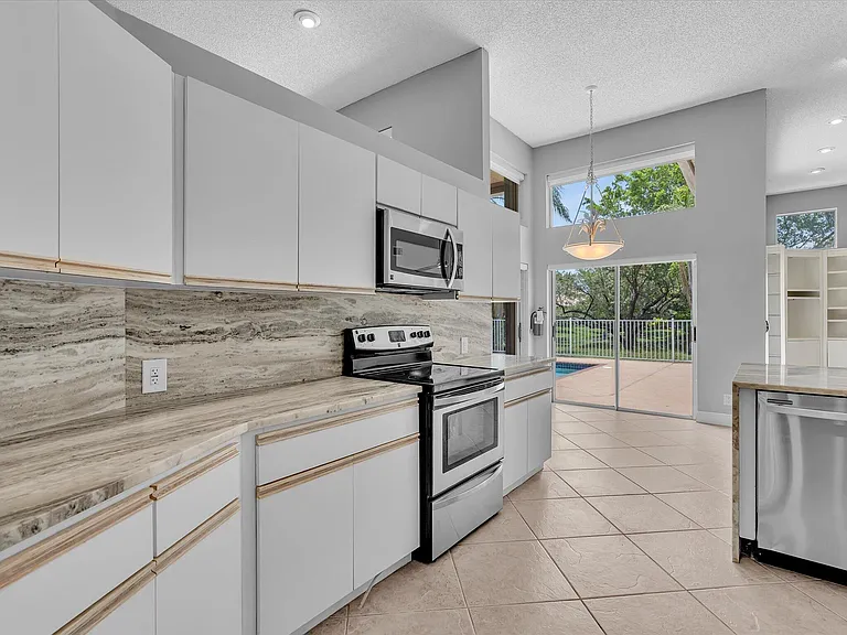 10434 NW 6th Ct — Photo 33