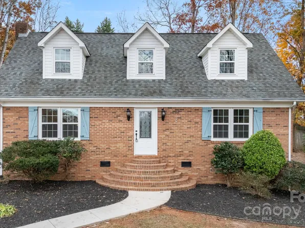 203 Helmswood Dr, Stanley, NC 28164