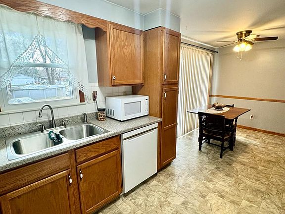 3rd image of 6013 Meadow Ave