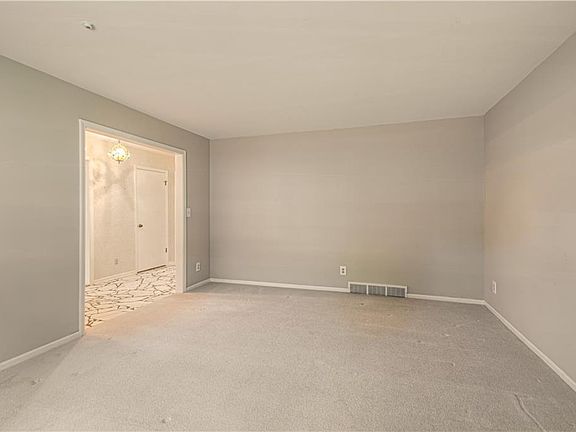4th image of 11705 Central St