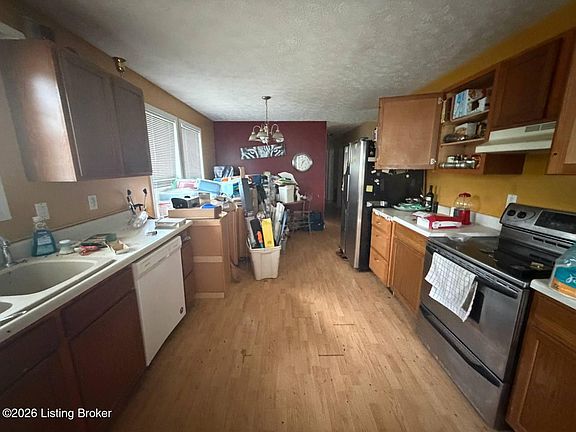 2nd image of 3067 N Campbell Rd