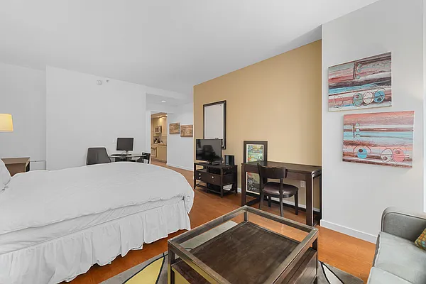 Rented by Douglas Elliman | media 20