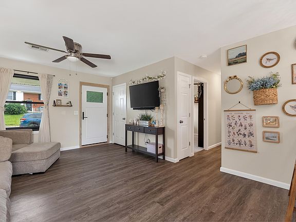 4th image of 7113 Manderlay Dr