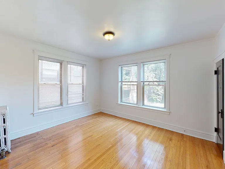 5429 S Woodlawn Ave — Photo 8
