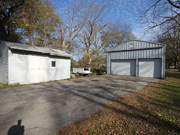 3rd image of 3011 Searles Ave
