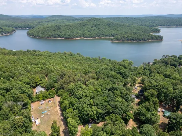 109 Pine Ln, New London, NC 28127