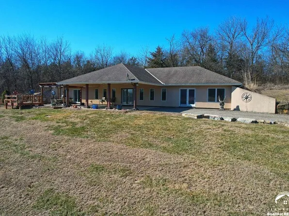 16245 62nd St, Oskaloosa, KS 66066